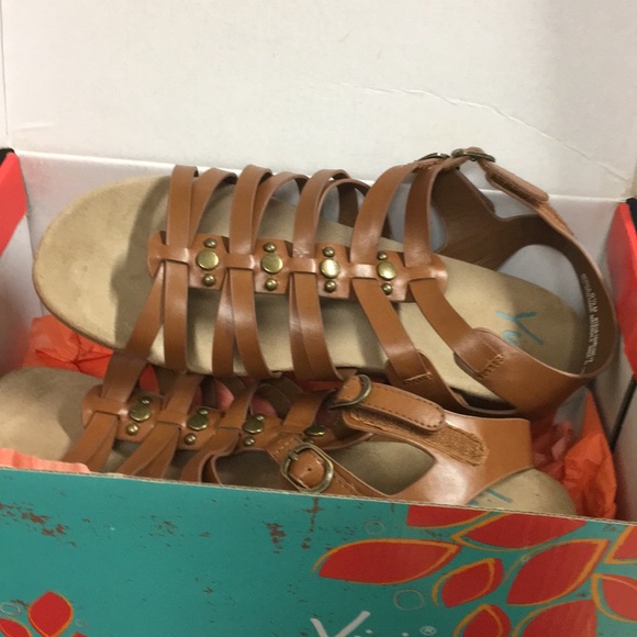 Shoes - Picture 2 of 5